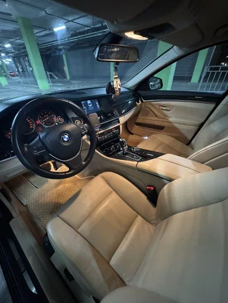 BMW 5 серии 2011 - 20