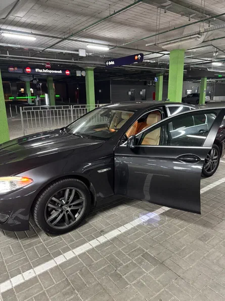 BMW 5 серии 2011 - 33