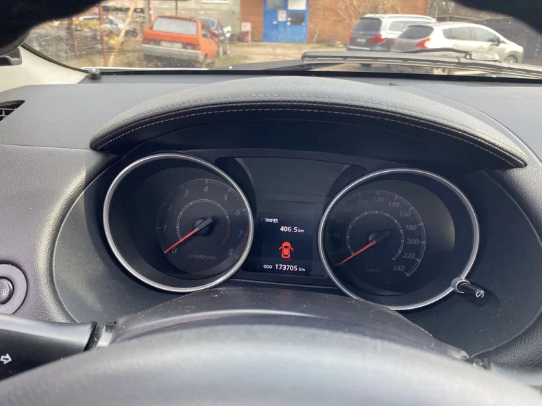 Mitsubishi Outlander 2011