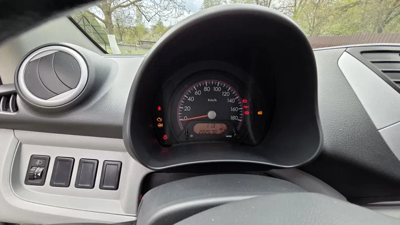 Nissan Pixo 2009 - 7