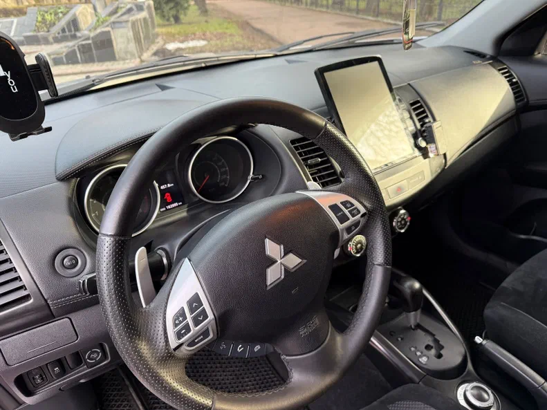 Mitsubishi Outlander 2011