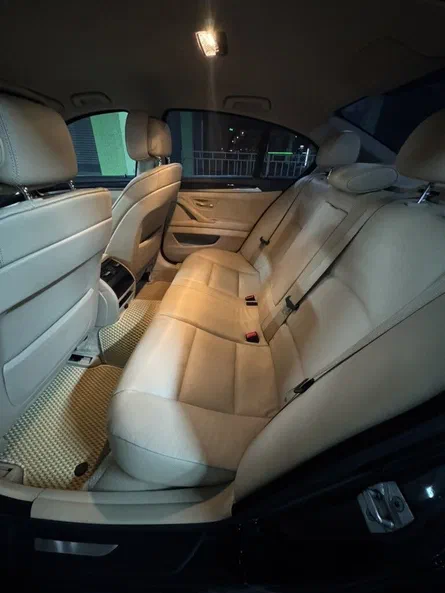 BMW 5 серии 2011 - 31