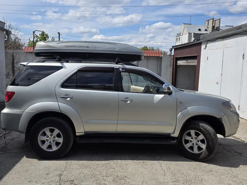 Toyota Fortuner 2005