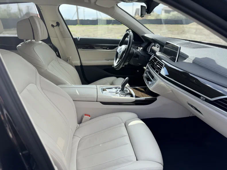 BMW 7 серии 2017 - 8