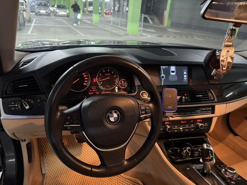 BMW 5 серии 2011 - 23