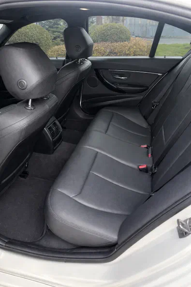 BMW 3 серии 2018 - 16