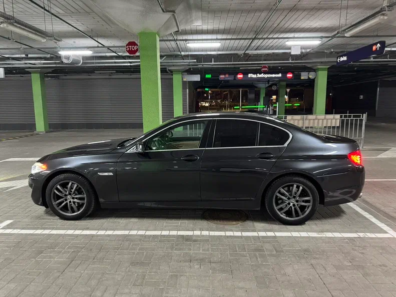 BMW 5 серии 2011 - 8