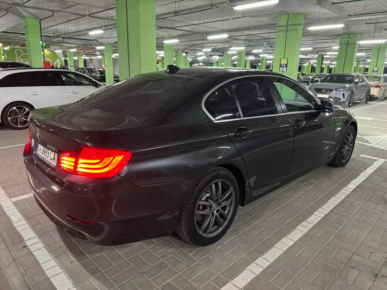 BMW 5 серии 2011 - 15