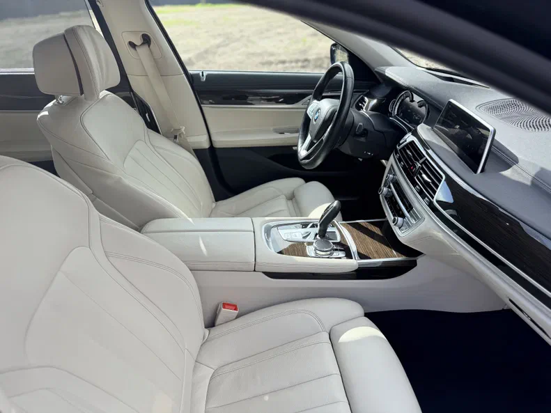 BMW 7 серии 2017 - 9