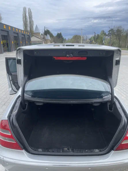 Mercedes-Benz E-Класс 2006 - 19