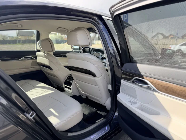 BMW 7 серии 2017 - 13