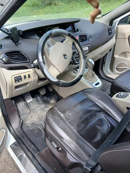 Renault Megane 2011 - 13