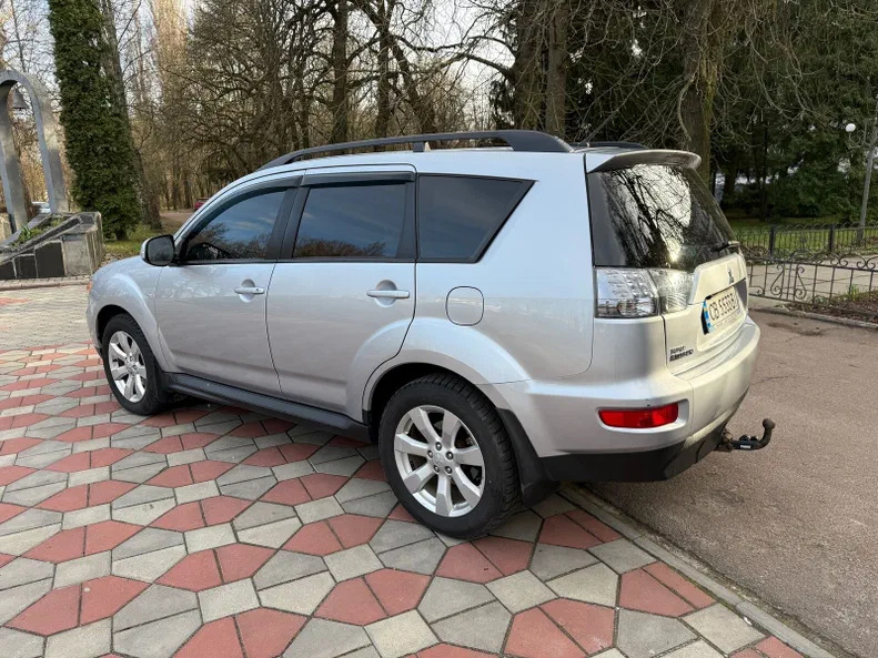 Mitsubishi Outlander 2011
