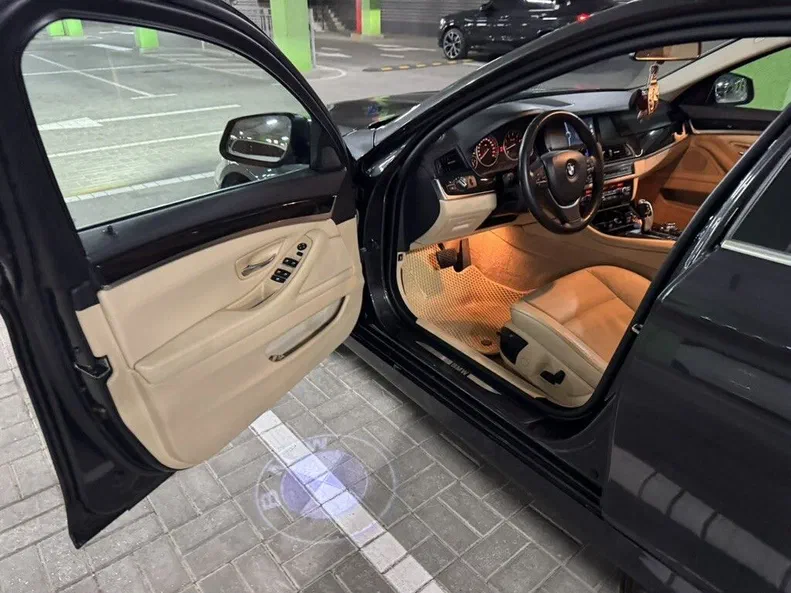 BMW 5 серии 2011 - 16