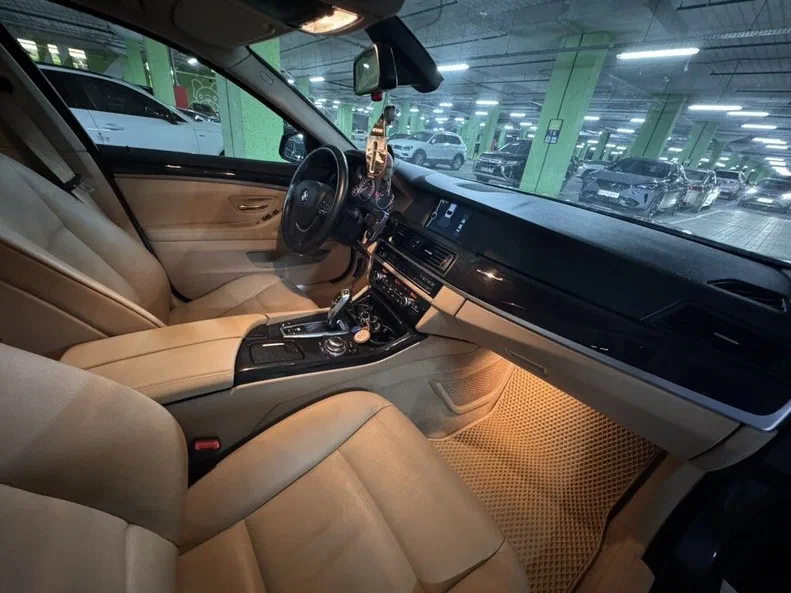 BMW 5 серии 2011 - 22