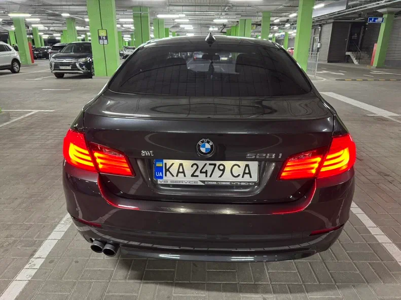 BMW 5 серии 2011 - 12