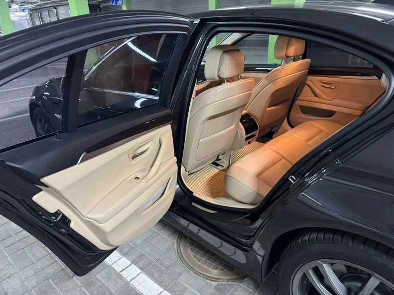 BMW 5 серии 2011 - 28