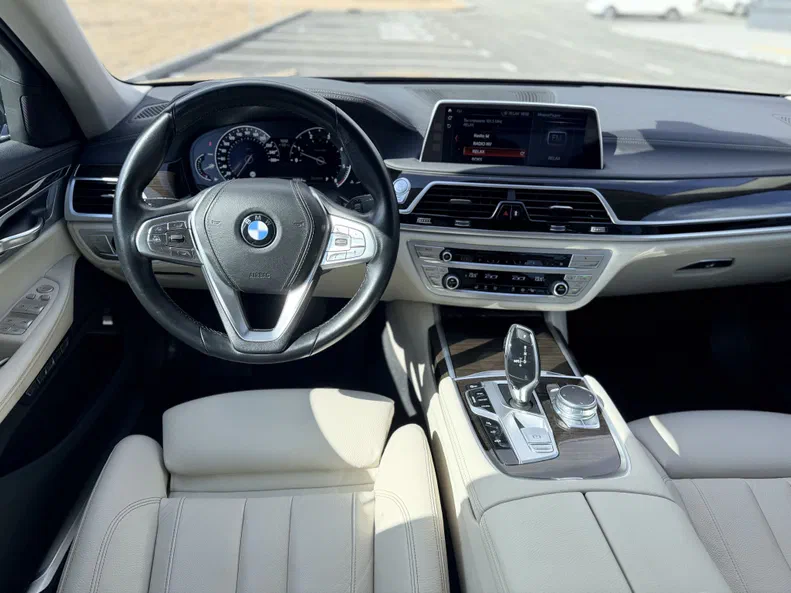 BMW 7 серии 2017 - 10