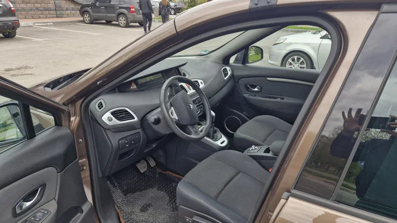 Renault Scenic 2010 - 4