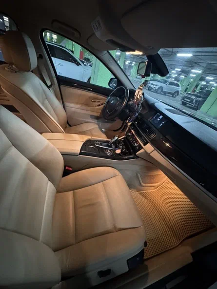 BMW 5 серии 2011 - 19