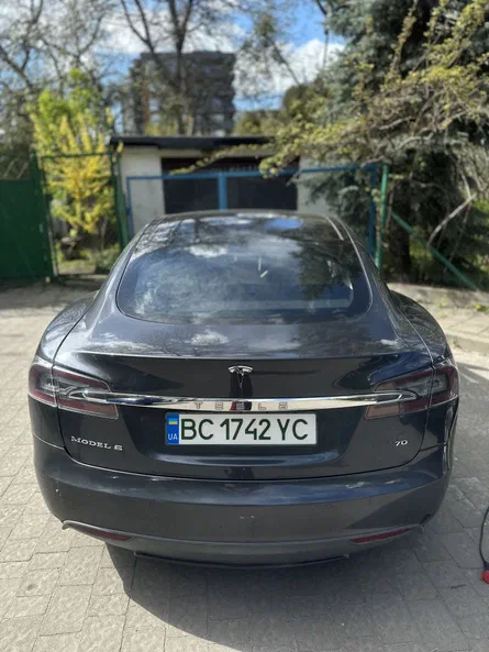 Tesla Model S 2015