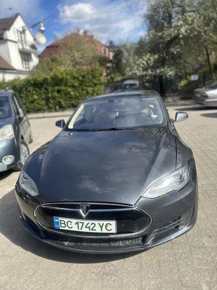 Tesla Model S 2015