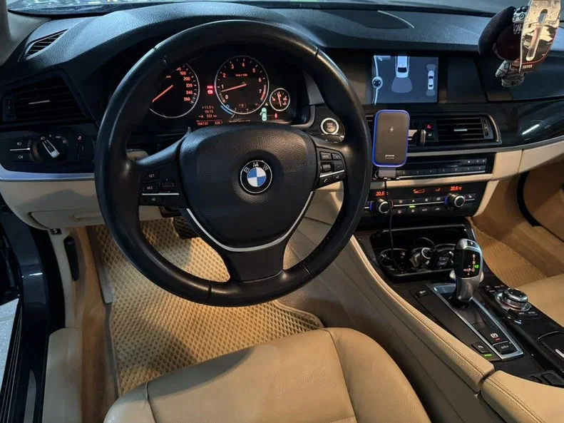 BMW 5 серии 2011 - 24