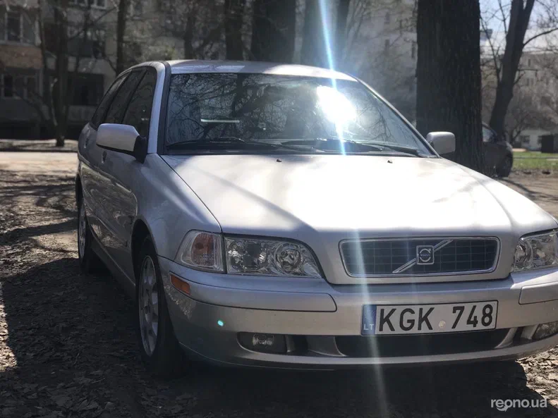 Volvo V40 2004