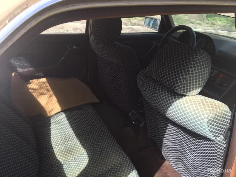 Mercedes-Benz E-Клас 1983 - 5