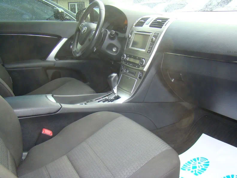Toyota Avensis 2013 - 7