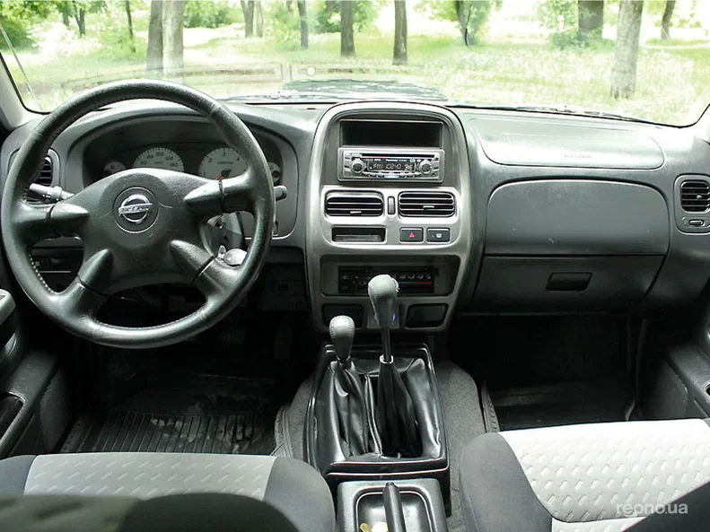 Nissan NP300 2010 - 15