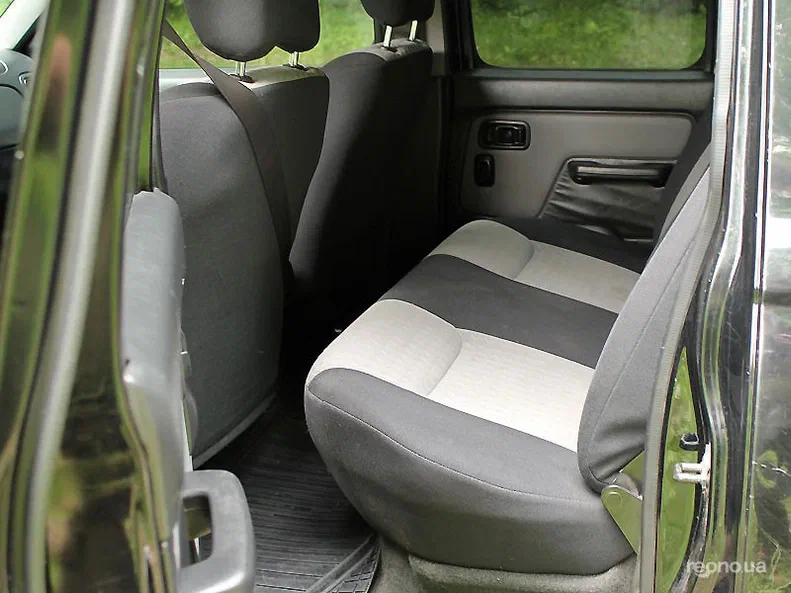 Nissan NP300 2010 - 13