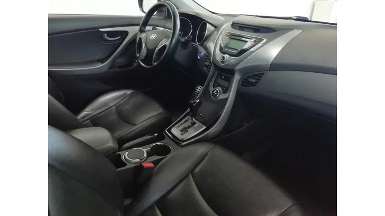 Hyundai Elantra 2012
