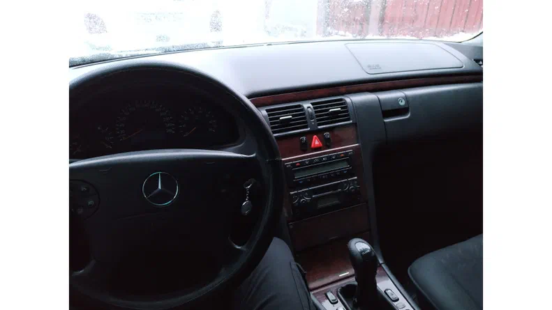 Mercedes-Benz E-Клас 2001 - 5
