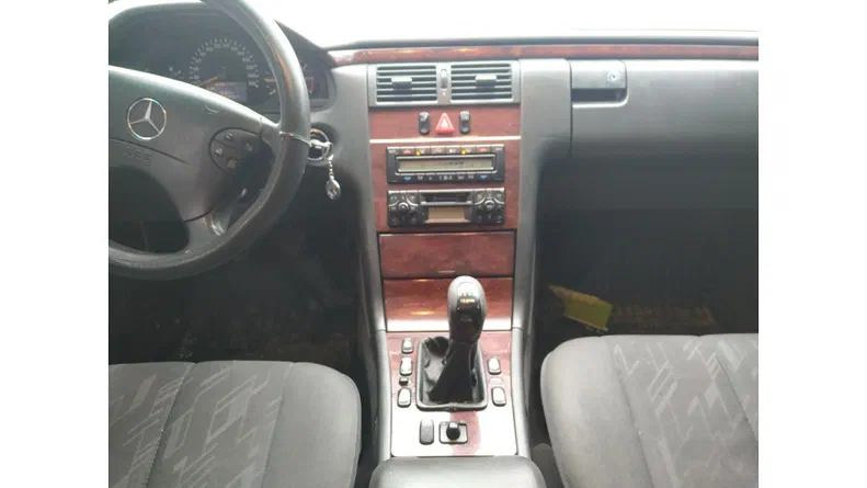 Mercedes-Benz E-Класс 2001