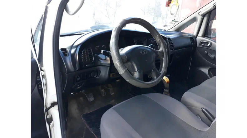 Hyundai H-1 2001 - 6