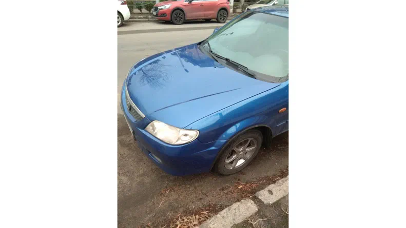 Mazda 323 2001
