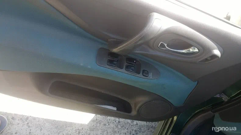 Mitsubishi Space Star 1999 - 6