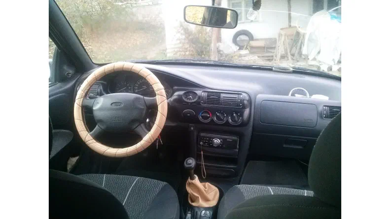 Ford Escort 1995 - 11