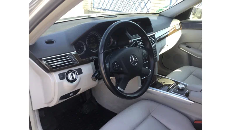 Mercedes-Benz E-Клас 2012 - 8