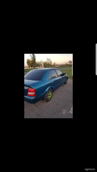 Mazda 323 1999