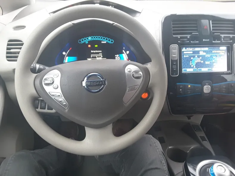 Nissan Leaf 2011 - 11