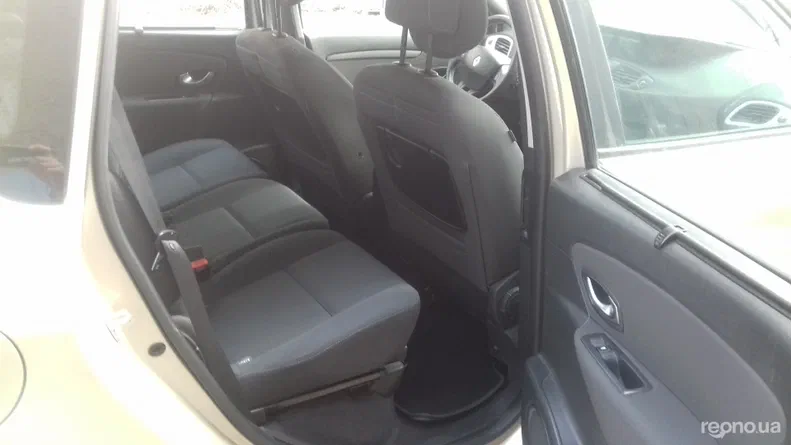 Renault Scenic 2010 - 12
