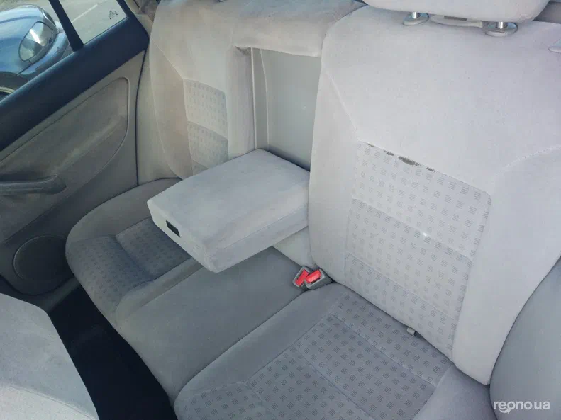 Volkswagen Golf 2000 - 17