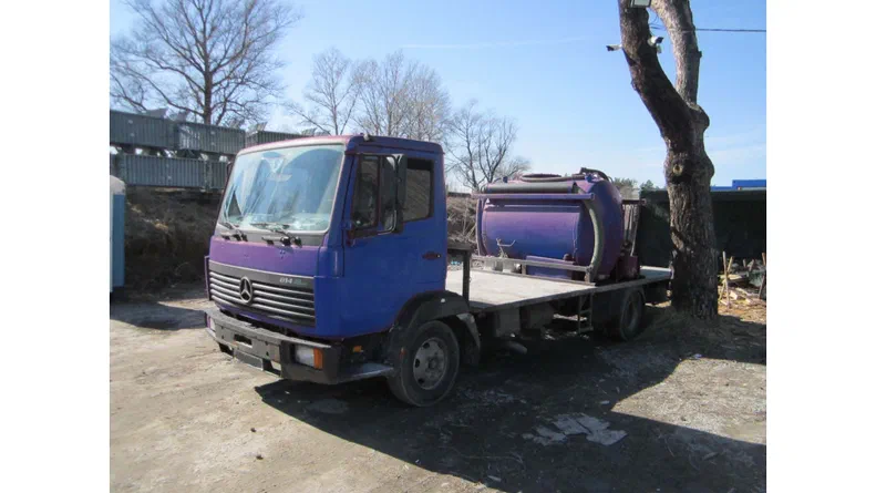 Mercedes-Benz 814 2001