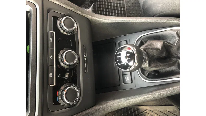 Volkswagen Golf 2010 - 18