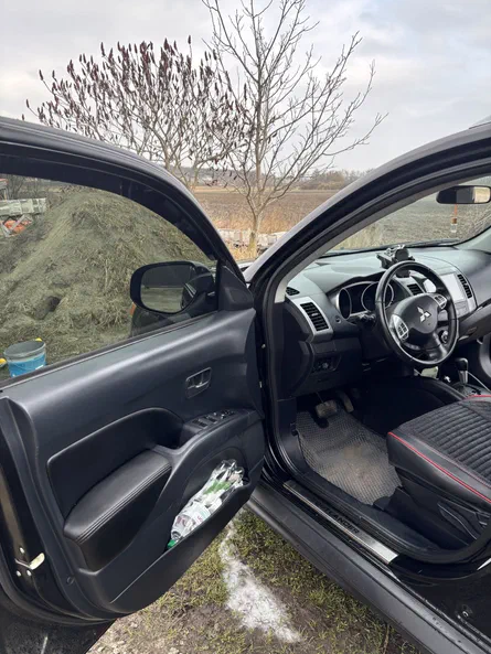 Mitsubishi Outlander 2010 - 12