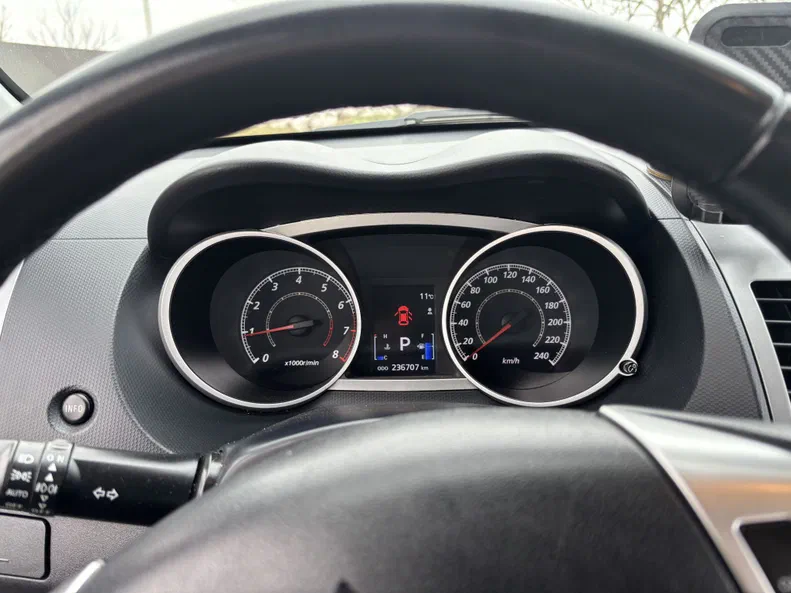 Mitsubishi Outlander 2010 - 13