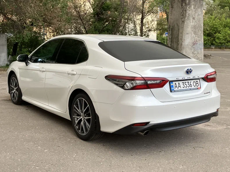 Toyota Camry 2021 - 5