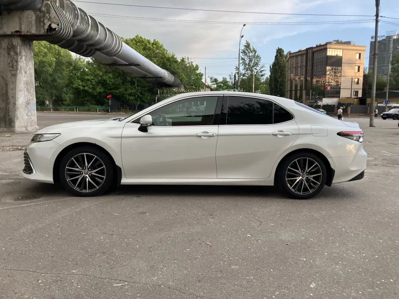 Toyota Camry 2021 - 6